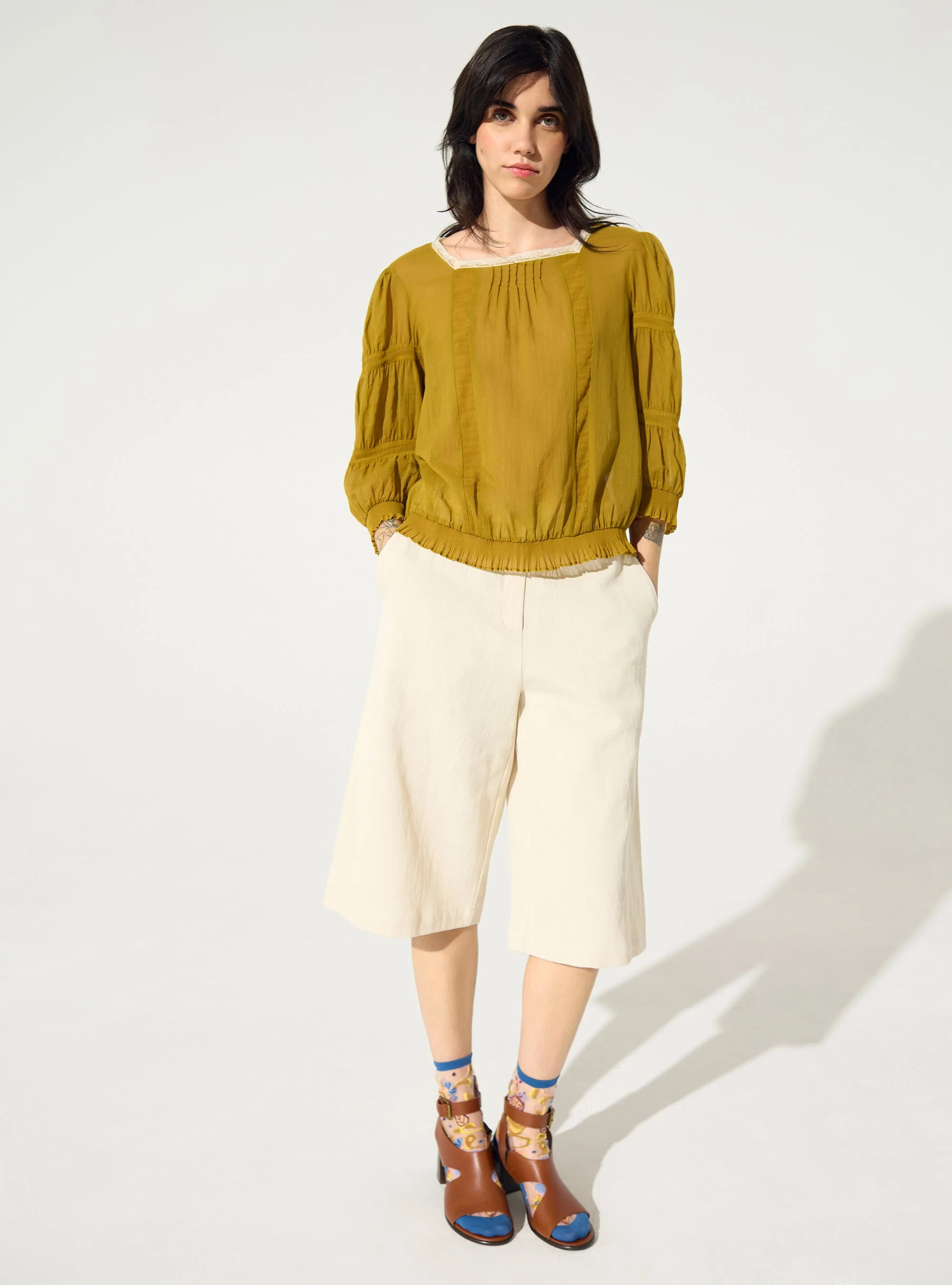 Blouse plissée et Dentelle de Calais-Caudry® ocre jaune - Image 3