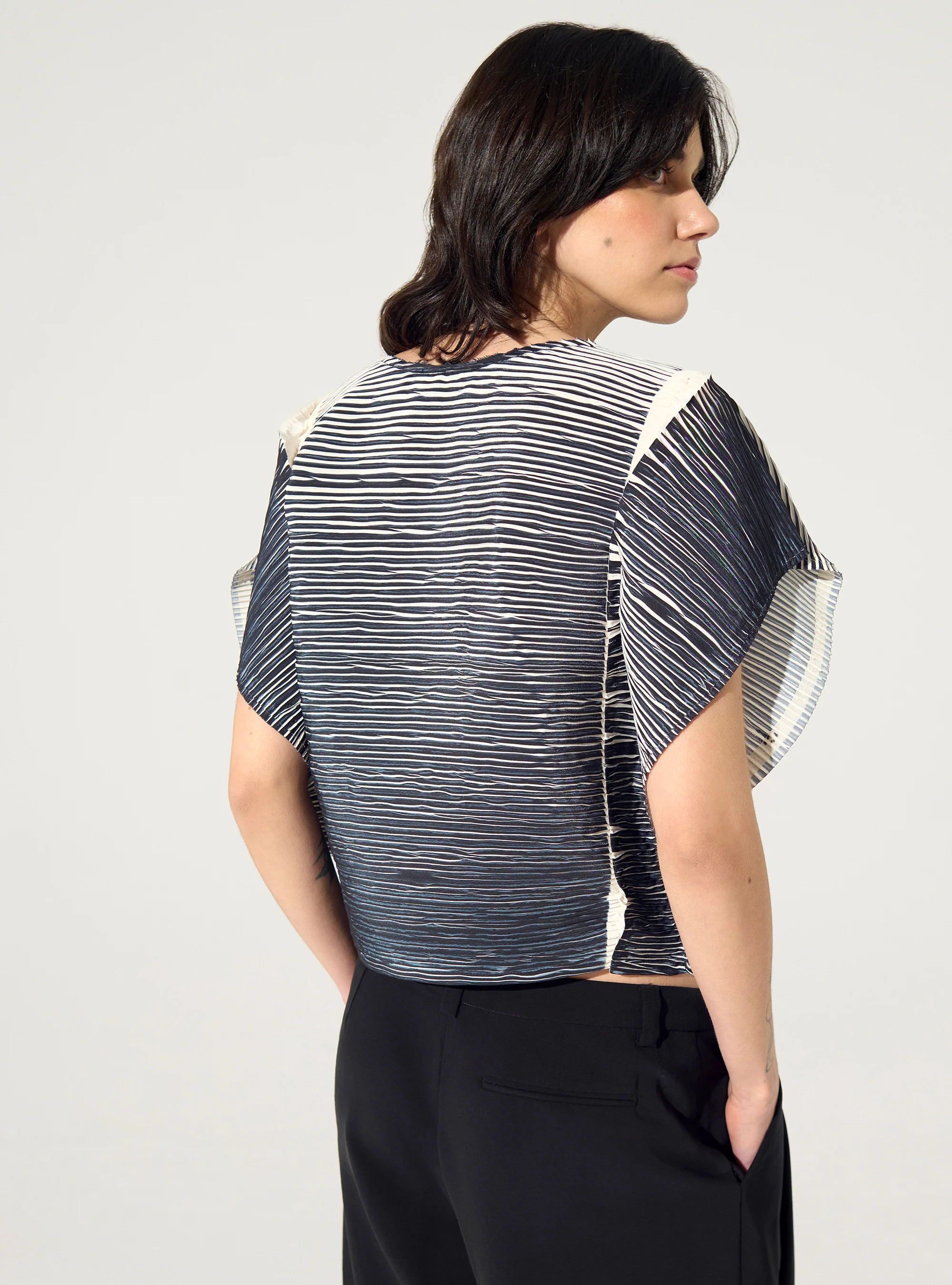 Blouse droite plissée noire - Image 4