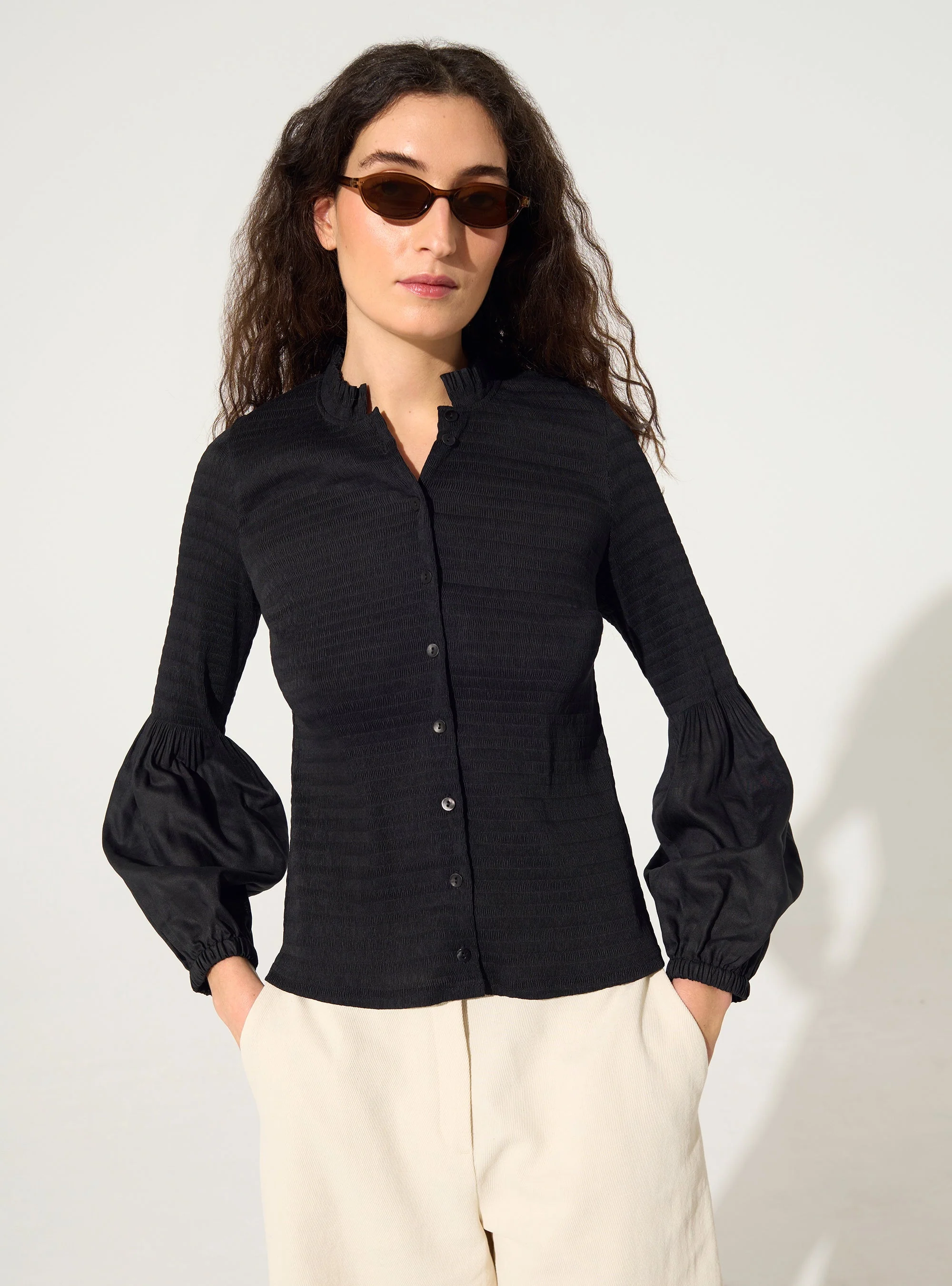 Chemise ajustée plissée noir - Image 2