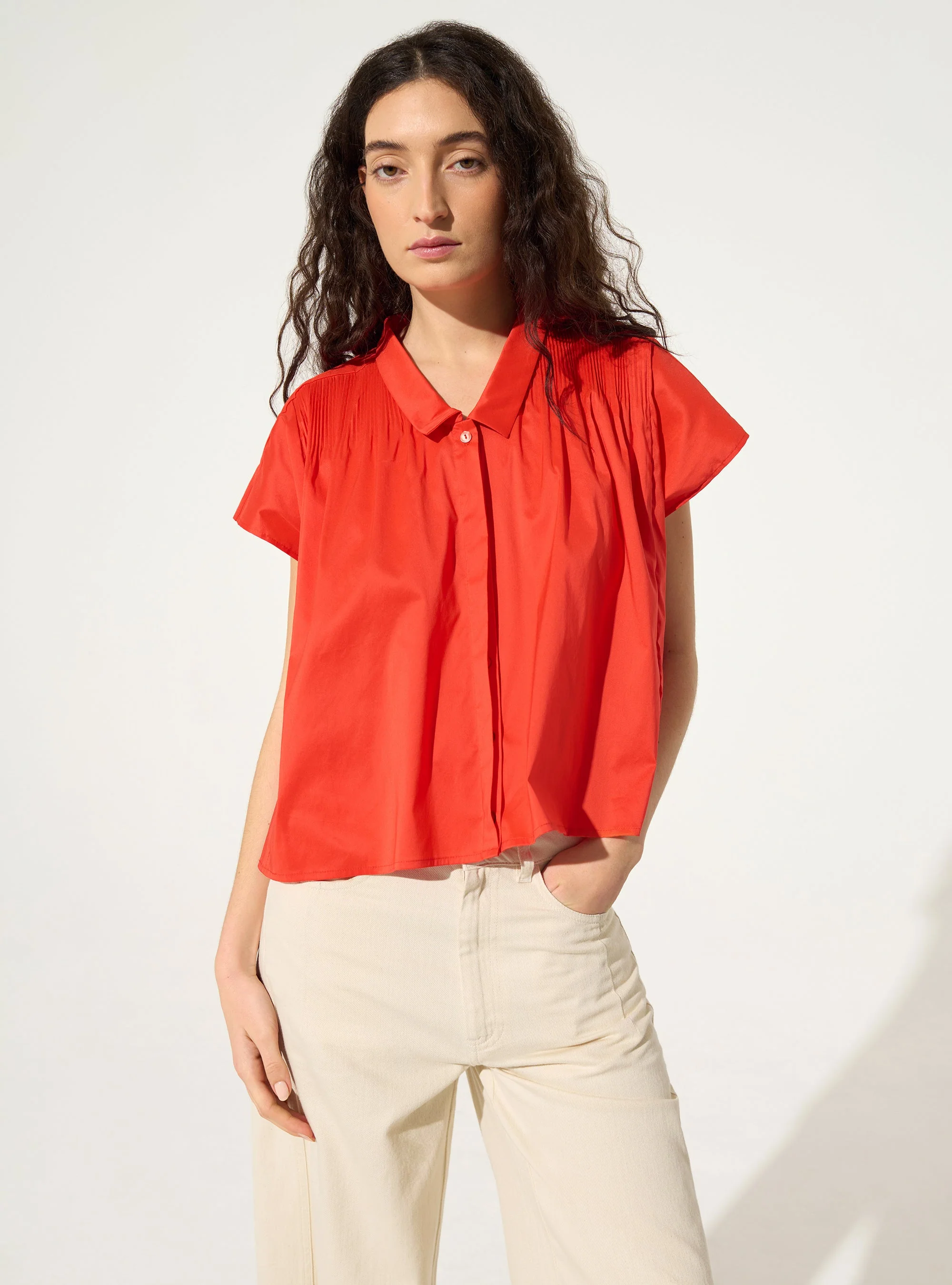 Chemise plissée en coton rouge - Image 2