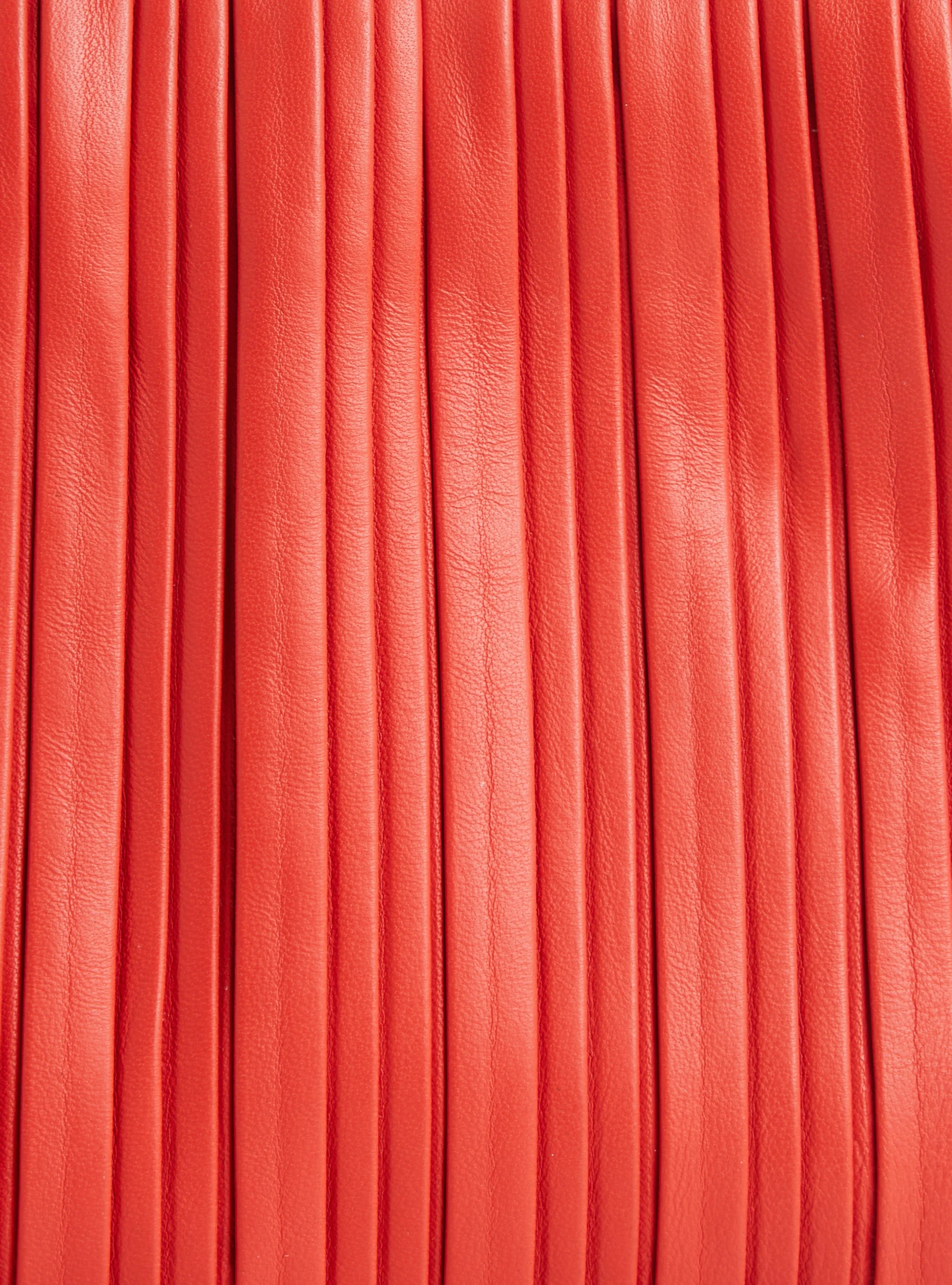 Petit sac plissé en cuir rouge - Image 4